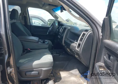 2015 Ram 2500 St z USA, uszkodzony, nr VIN 3C6UR5HJ4FG503981